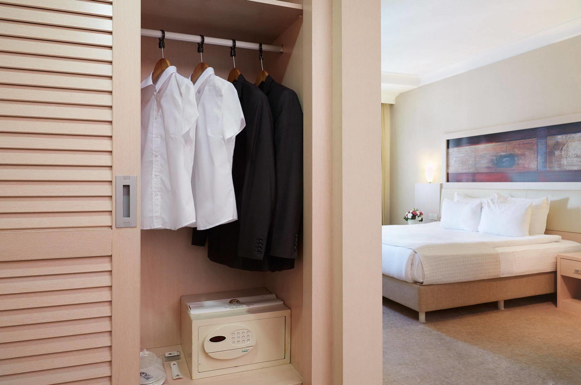 Kordon Hotel Alsancak อิซมีร์ ภายนอก รูปภาพ